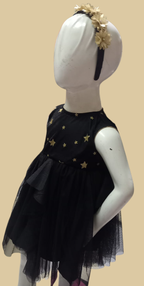 VESTIDO NEGRO CON ESTRELLAS DORADAS